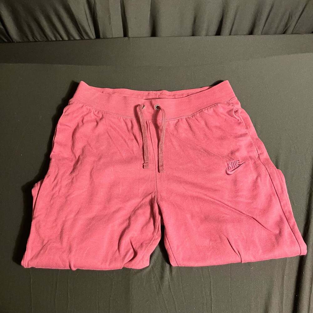 Nike Women's Sportswear Club Fleece Mid-Rise Shorts Pink Size Small - Picture 1 of 4